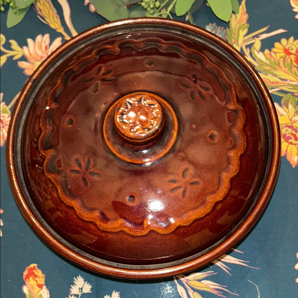 Marcrest Vintage old fashioned stoneware Dutch Oven Daisy and Dot pattern - Picture 2 of 12